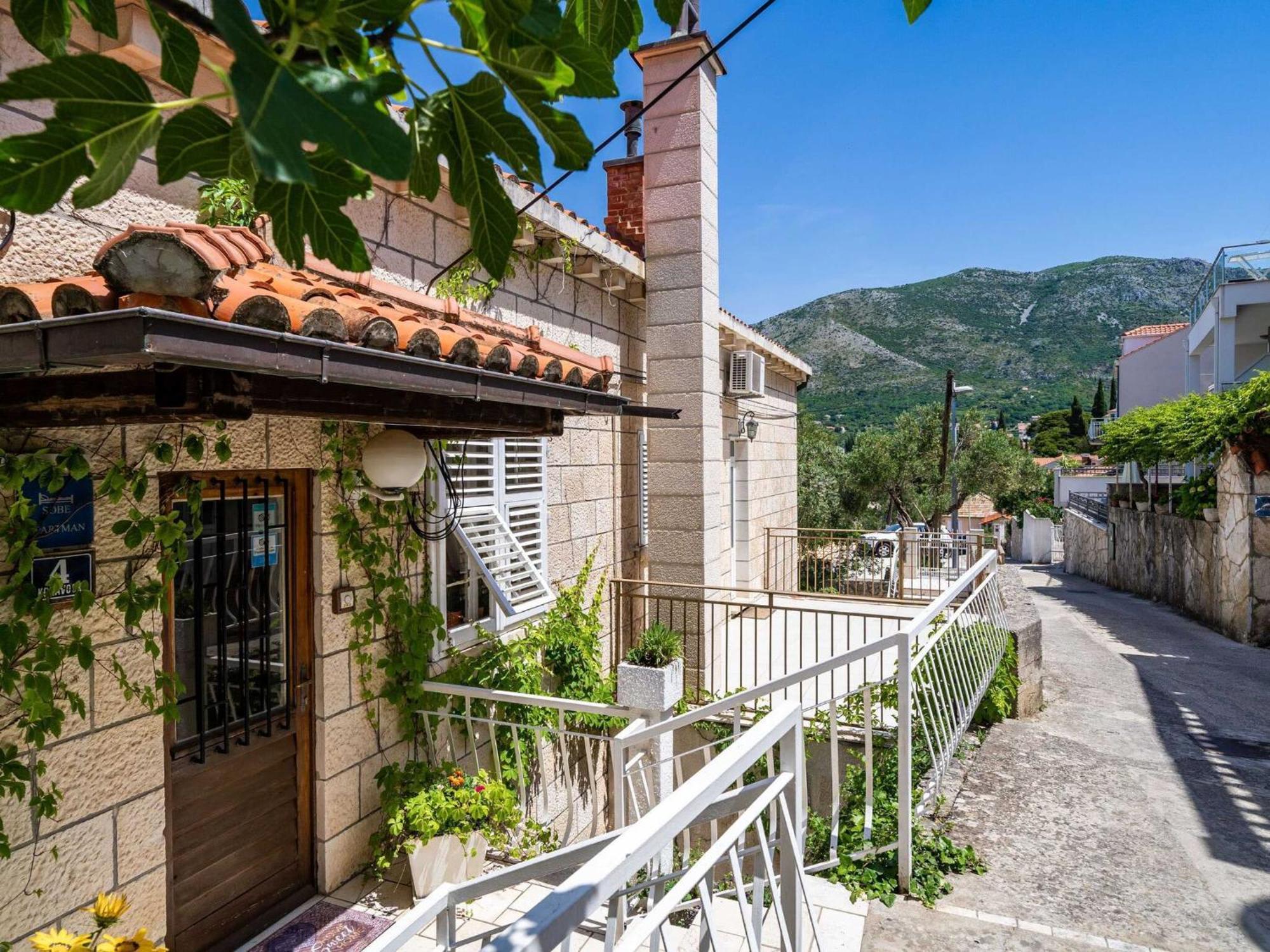 & Mara & Petrunjela - One Bedroom With Terrace And Sea View Apartment